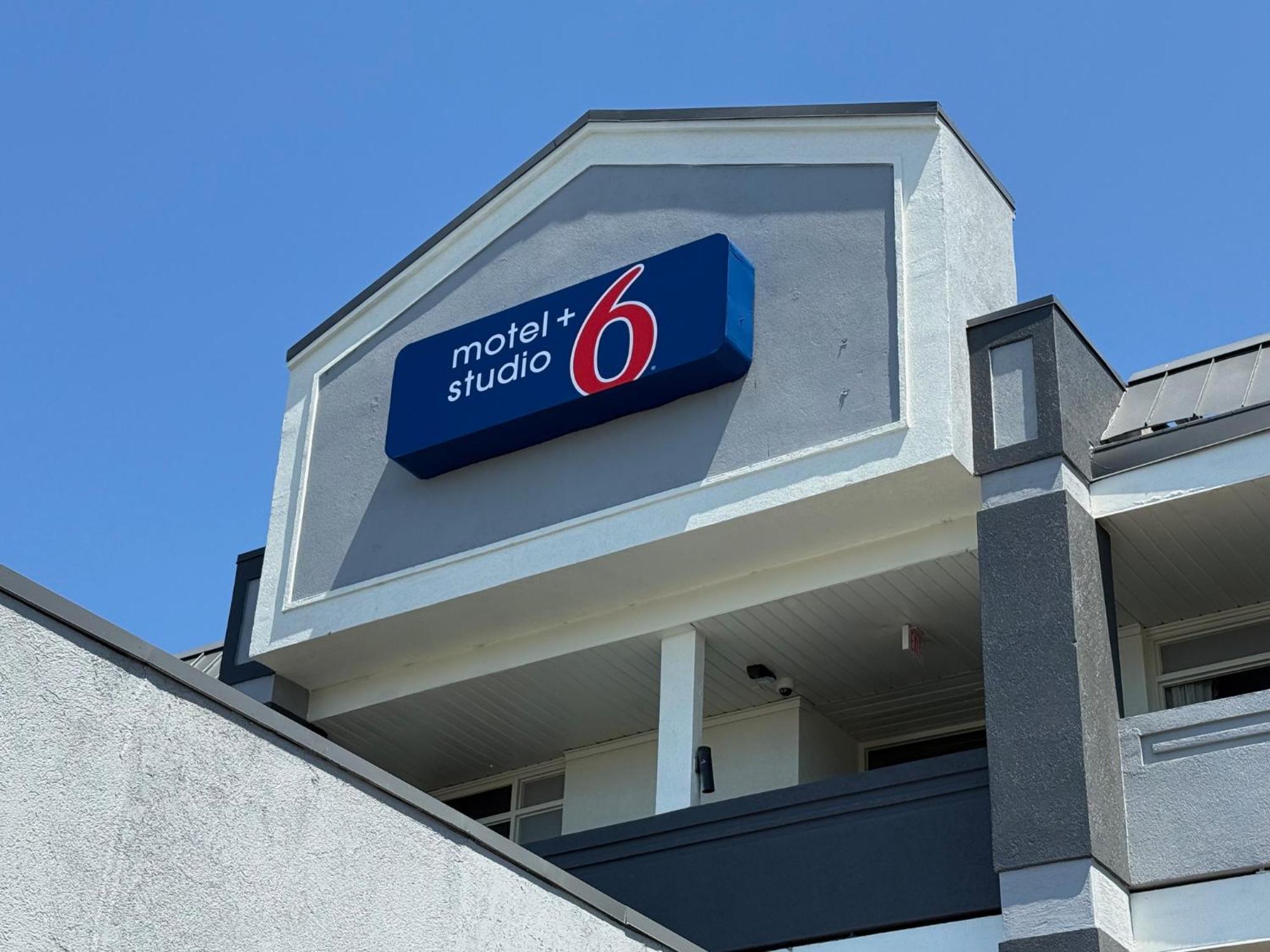 Motel 6 Charlotte, Nc - Airport South Εξωτερικό φωτογραφία